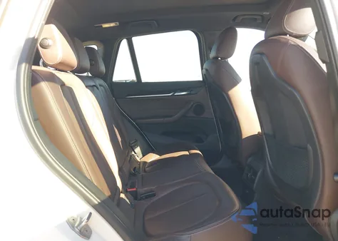 2018 BMW X1 xDrive28I z USA, uszkodzony, nr VIN WBXHT3C37J5F92654